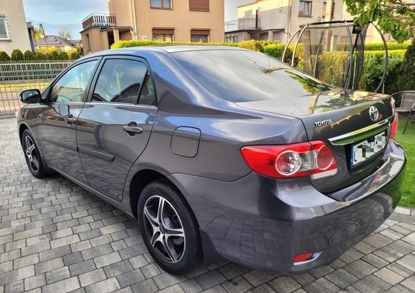 Toyota Corolla cena 28900 przebieg: 139600, rok produkcji 2011 z Września małe 46
